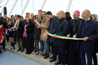 Inaugurato il nuovo ponte ciclopedonale sul fiume Ete: unisce Fermo e Porto San Giorgio